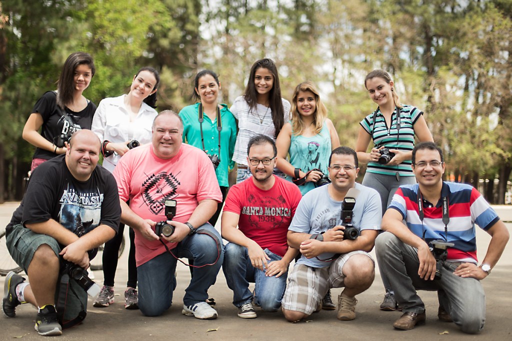 Turma de outubro/14 do workshop Básico de Fotografia durante saída prática com modelo
